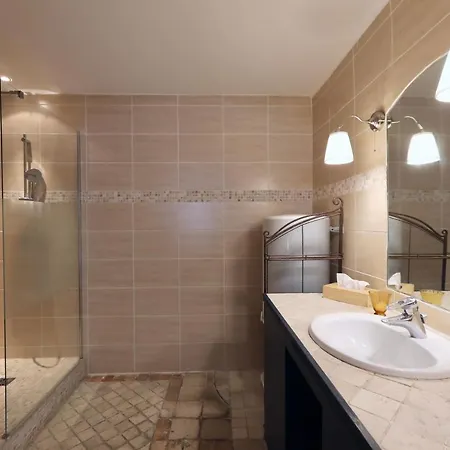 Les Canoubiers Luxe Et Serenite Au Coeur De Spacieuses Avec Jardin Enchanteur ゲストハウス *