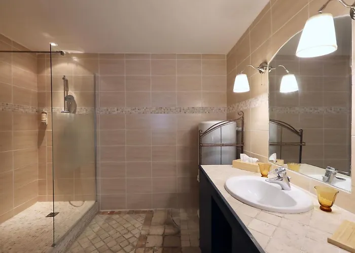 Les Canoubiers Luxe Et Serenite Au Coeur De Spacieuses Avec Jardin Enchanteur Konukevi 3*