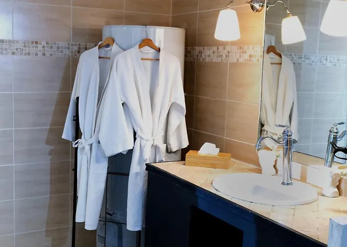 Les Canoubiers Luxe Et Serenite Au Coeur De Spacieuses Avec Jardin Enchanteur 3*