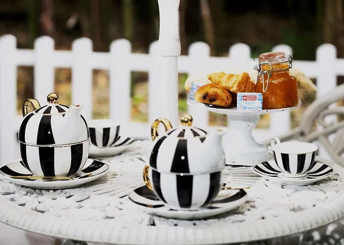 Les Canoubiers Luxe Et Serenite Au Coeur De Spacieuses Avec Jardin Enchanteur Konukevi 3*